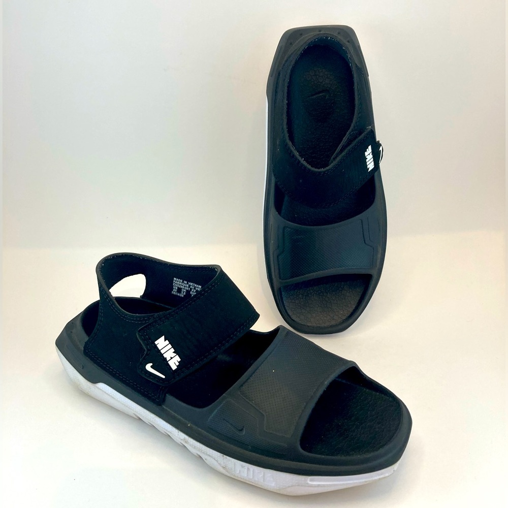 4Y 4 Youth Nike Velcro Open Toe Sandal Shoe Black White Summer Beach Vacation